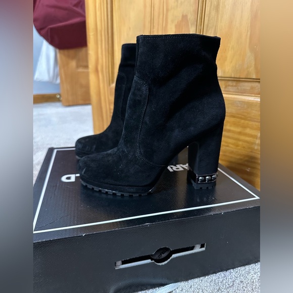 Karl Lagerfeld Lenore Bootie size 7 WORN ONCE GREAT CONDITION - Picture 1 of 7